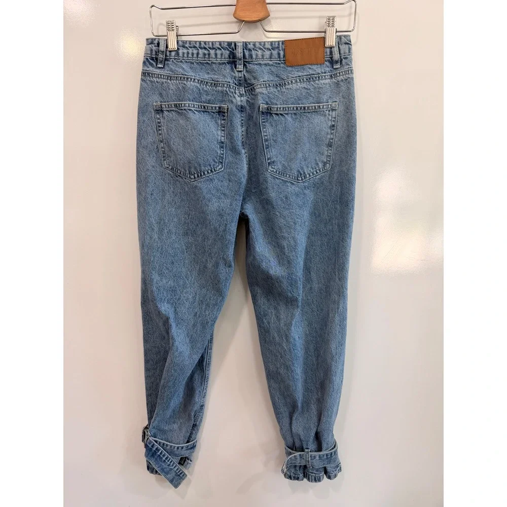 Missguided Riot High Rise Mom Jeans Blue Buckle Ankle Light Wash Denim 6R